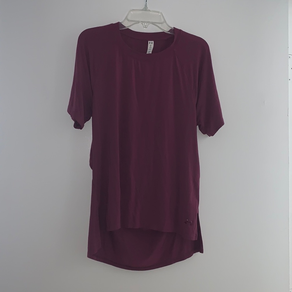 Under Armour Tee Yoga Top with peek-a-boo opening in the back